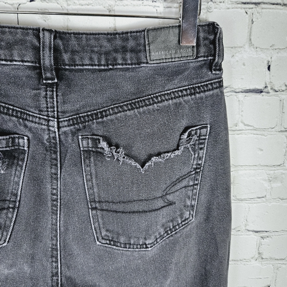 AMERICAN EAGLE | distressed destroyed high waist mom jeans